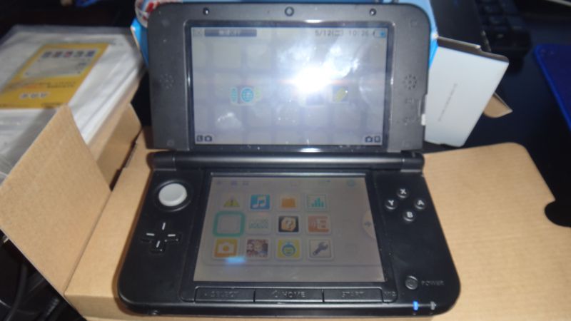出售3DSXL港版 帶2個游戲   750包郵！！發順豐加10元