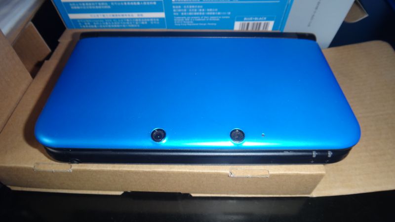 出售3DSXL港版 帶2個游戲   750包郵！！發順豐加10元