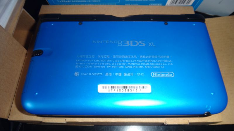 出售3DSXL港版 帶2個游戲   750包郵！！發順豐加10元