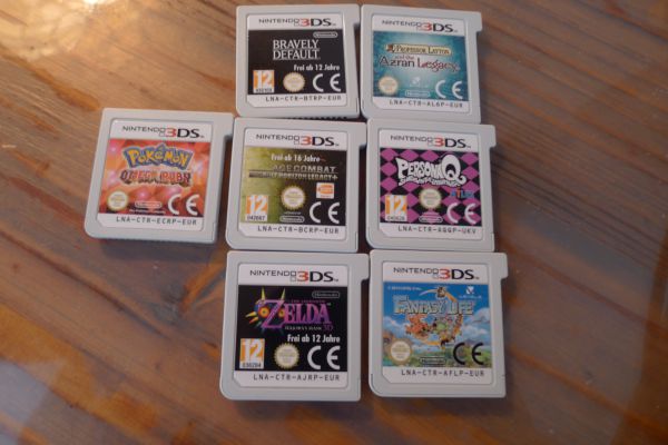 出售歐版new3ds黑色帶游戲（機子自帶800多消費可自購游戲）