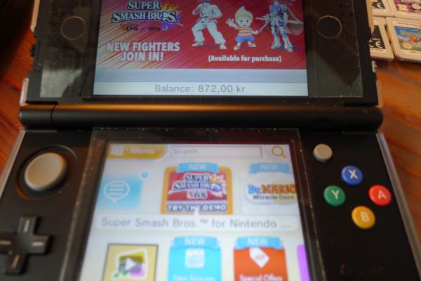 出售歐版new3ds黑色帶游戲（機子自帶800多消費可自購游戲）
