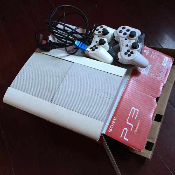 4012型ps3 9成新 500g內存 未破解 兩個手柄 帶2個正版游戲 拳皇 街霸 箱說全齊 1000打包 包順豐