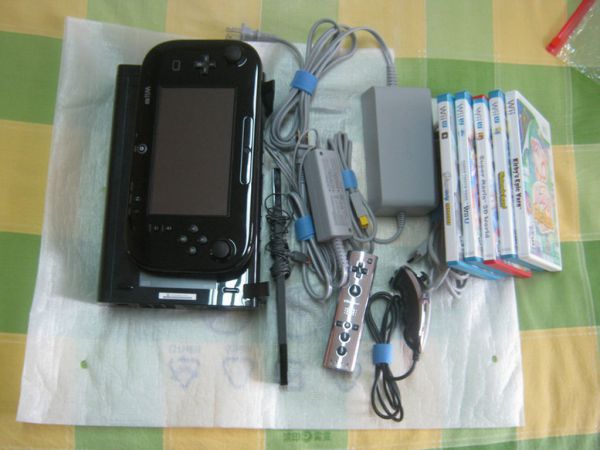 任天堂 WIIU 美版 豪華版 32g 加 5游戲