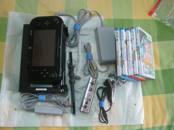 任天堂 WIIU 美版 豪華版 32g 加 5游戲
