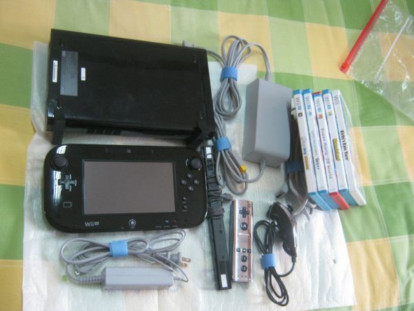任天堂 WIIU 美版 豪華版 32g 加 5游戲