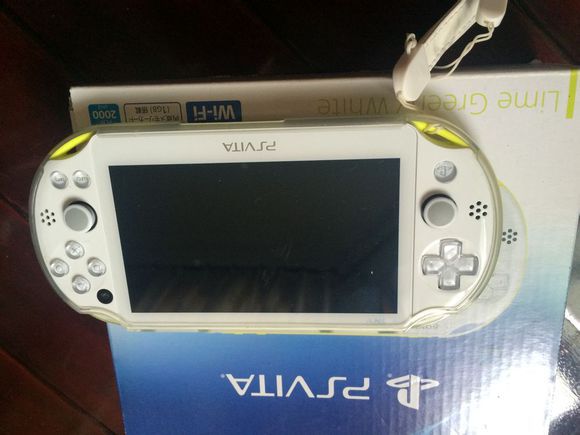 psv2000，8g卡，帶ff10hd