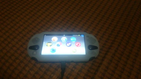 psv2000 16G內存卡帶4個大作加卡帶高達無雙