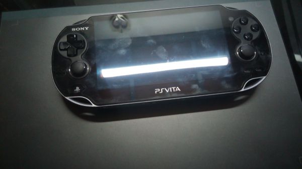 95新港版黑色PSV1000+32G內(nèi)存卡，可小刀