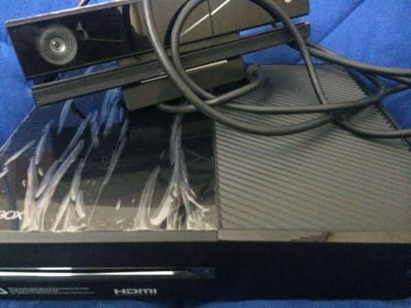 XBOXONE+奶+雙手柄+各種原配件