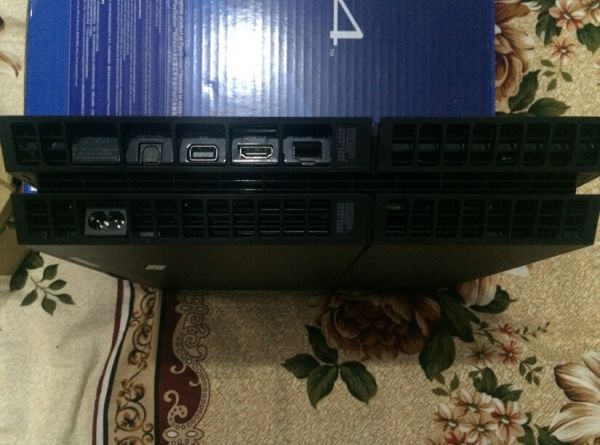 ps4主機500g黑色港版型號1206箱說全