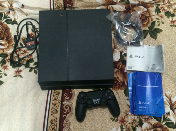 ps4主機500g黑色港版型號1206箱說全