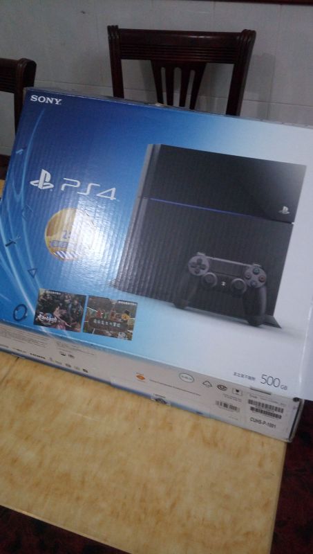 PS4，國行，蘇寧購買2015年12月，標(biāo)配，盒子完美，