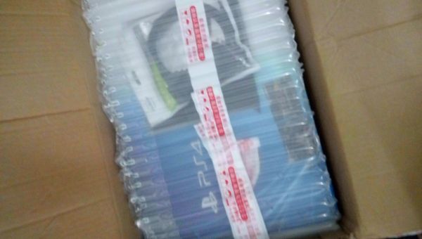 PS4，國行，蘇寧購買2015年12月，標(biāo)配，盒子完美，