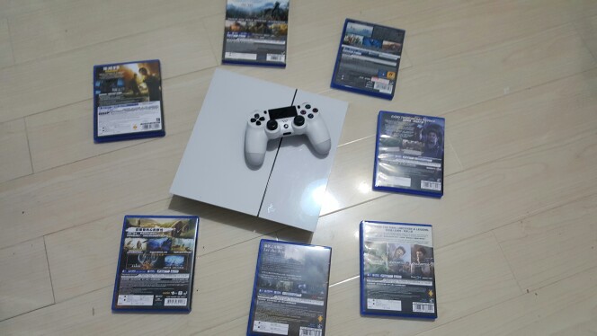 白色Ps4 十款游戲 （男朋友4  戰神3  看門狗為數字版）遠哭蠻荒紀元  血緣老獵人  巫師3帶特點 神海合集 神海4 Gta5 美國末日  3100 不刀