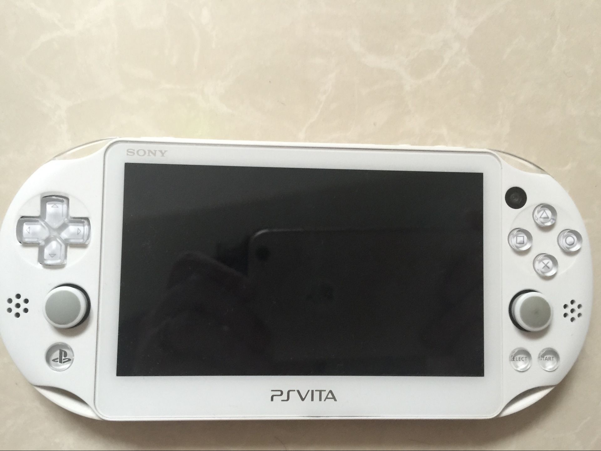 港版白色PSV2000帶8G卡 帶兩游戲
