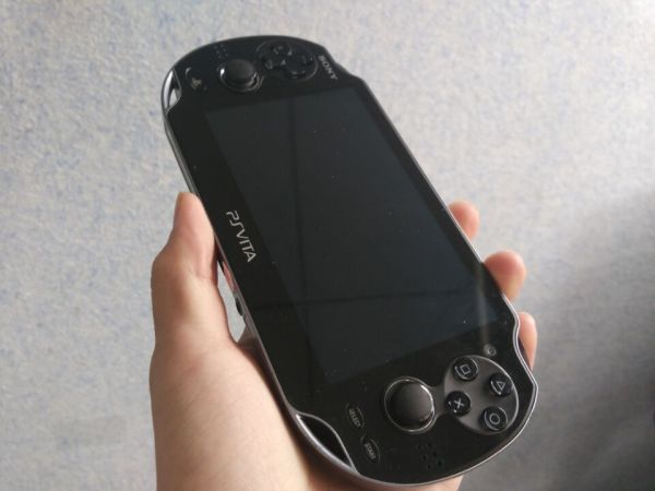 9成新PSV 3.60版 歐版PSV2000 1000 未破有劃痕無(wú)暗病