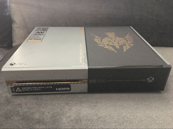  出售自用日版使命召喚限定版XBOXONE主機(jī)（1T容量）