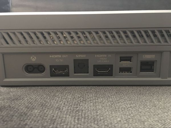  出售自用日版使命召喚限定版XBOXONE主機(jī)（1T容量）