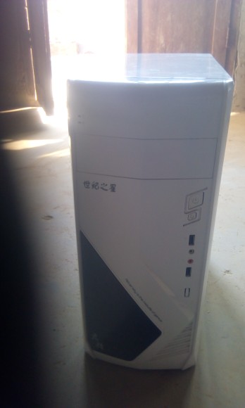 電腦主機