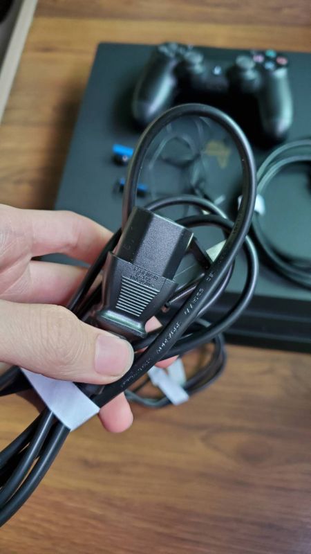ps4 pro 1T國行在保，最新系統，已備份港服